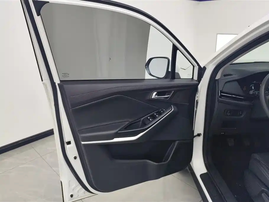 Changan CS15 长安CS15 2021款 1.5 L 手动进取型