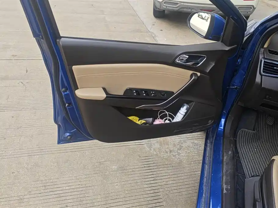 Baojun 310 W 1.5 L Manual Fashion CN-V