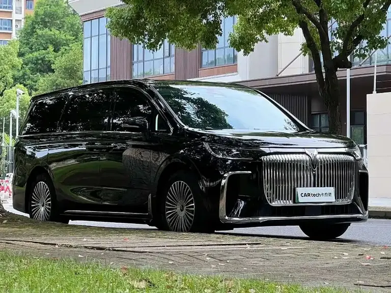 Voyah Dreamer PHEV 4 WD Distinguished Kunpeng