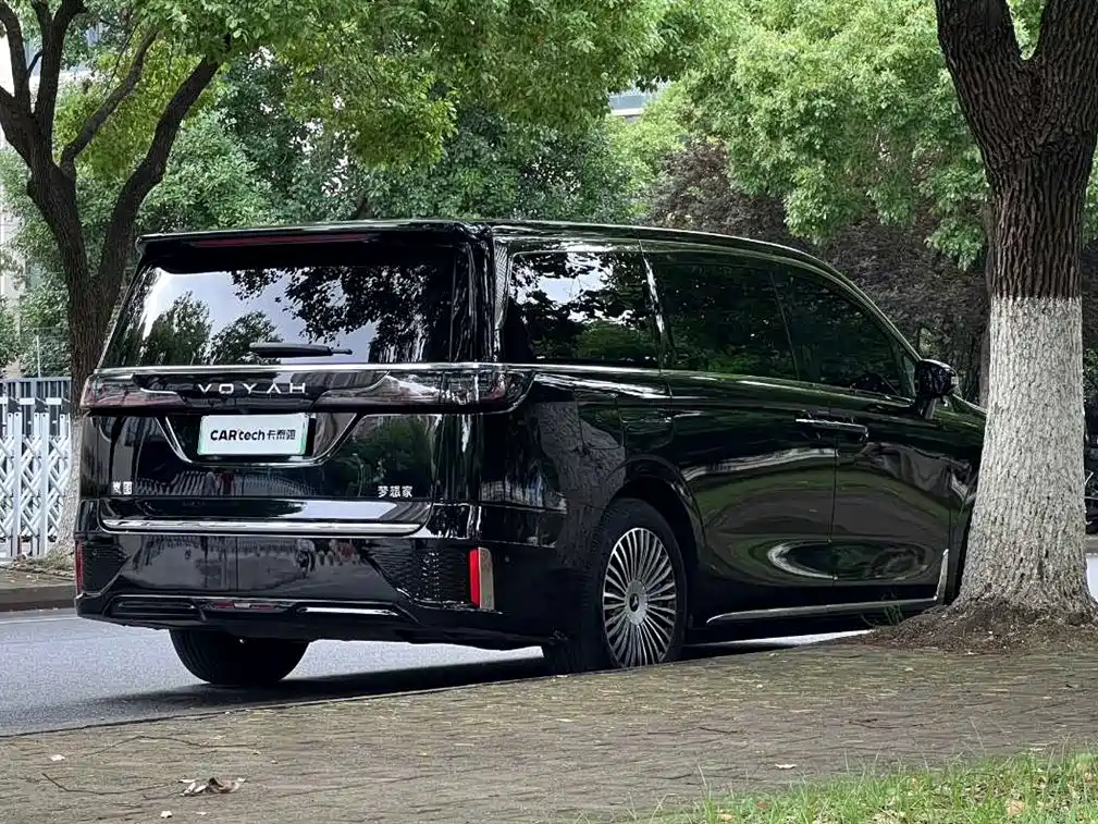 Voyah Dreamer PHEV 4 WD Distinguished Kunpeng