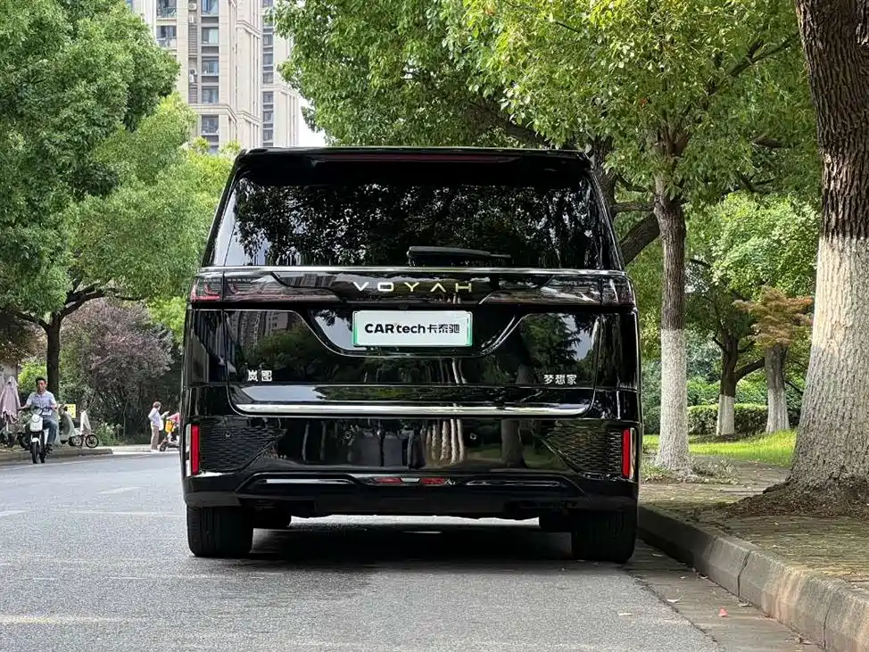 Voyah Dreamer PHEV 4 WD Distinguished Kunpeng