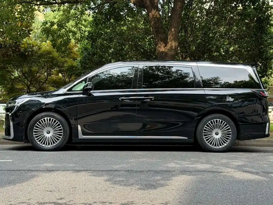 Voyah Dreamer PHEV 4 WD Distinguished Kunpeng