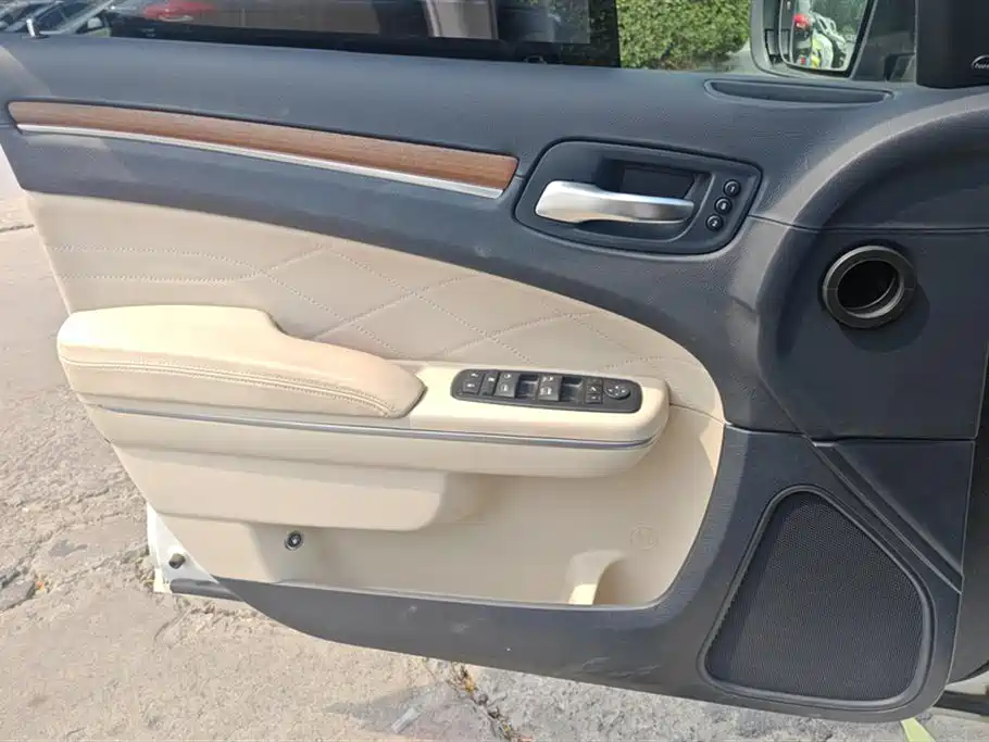 Chrysler 300 C (Import) 3.0 L Transcend
