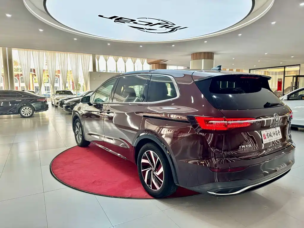 Viloran 330 TSI Luxury