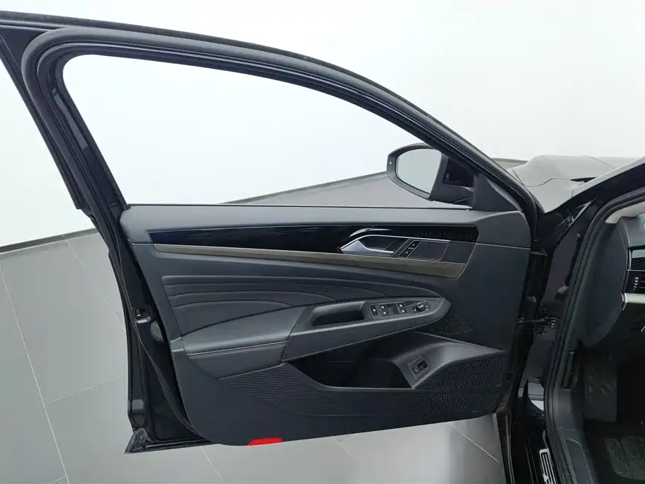 Passat 330 TSI Elite CN-VI