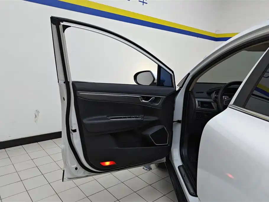 Emgrand GS Sport 1.8 L Manual Leading Style