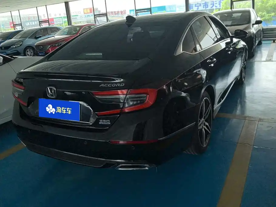 Accord 260 TURBO Phantom Night · Distinguished
