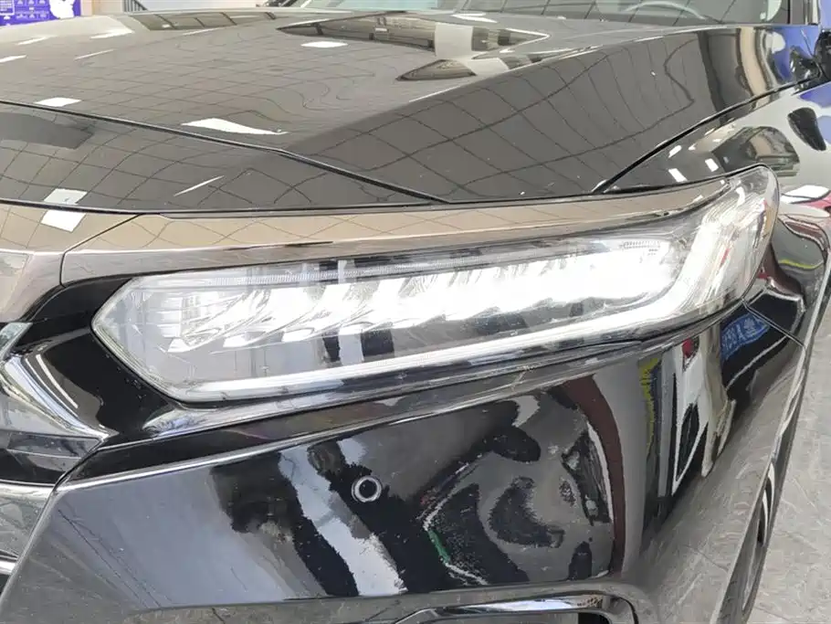 Accord 260 TURBO Phantom Night · Distinguished