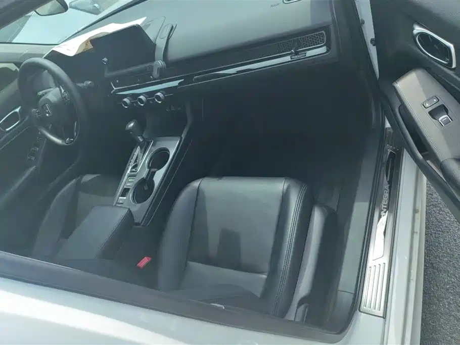 Integra 240 TURBO CVT Tech