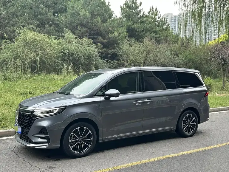 Roewe iMAX8 400 TGI