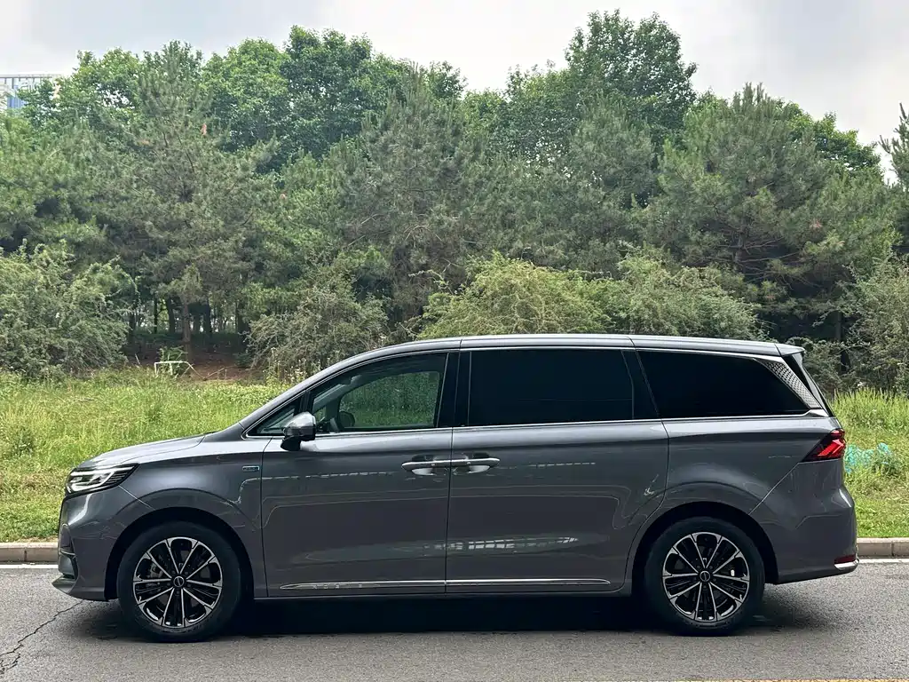 Roewe iMAX8 400 TGI