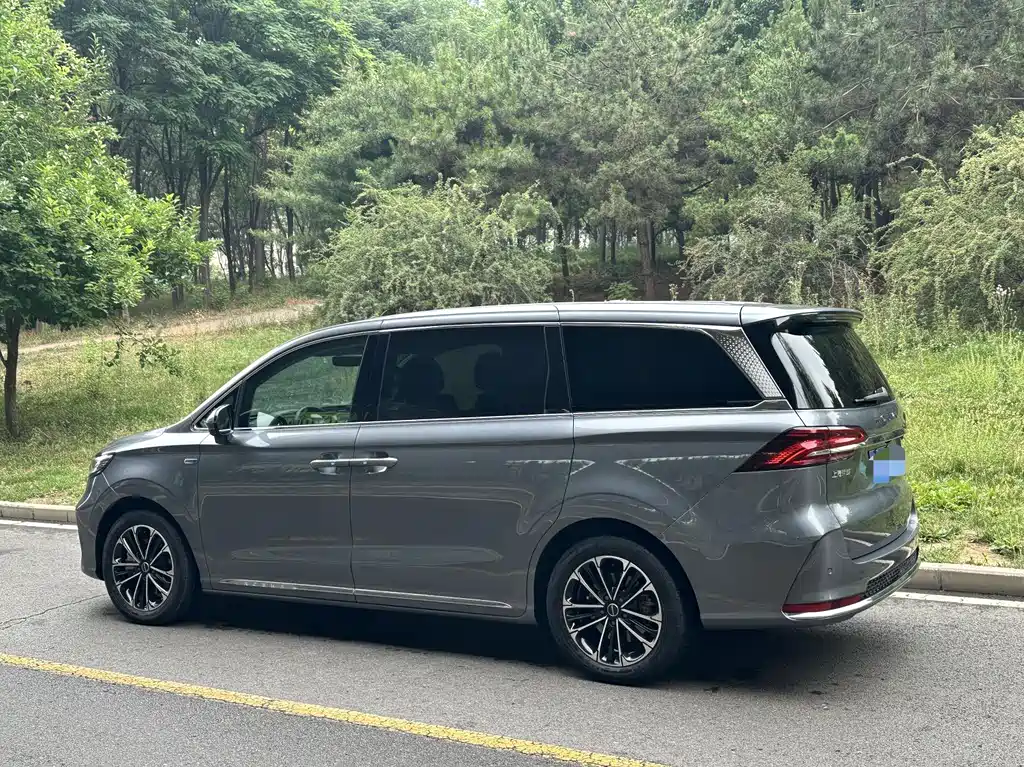 Roewe iMAX8 400 TGI