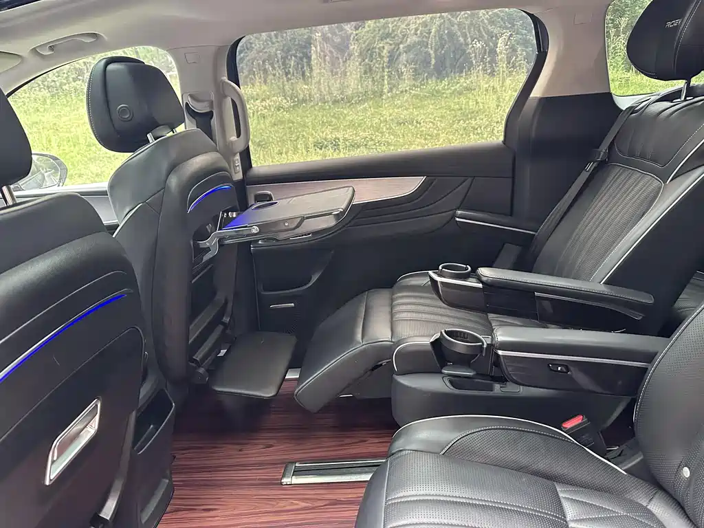 Roewe iMAX8 400 TGI