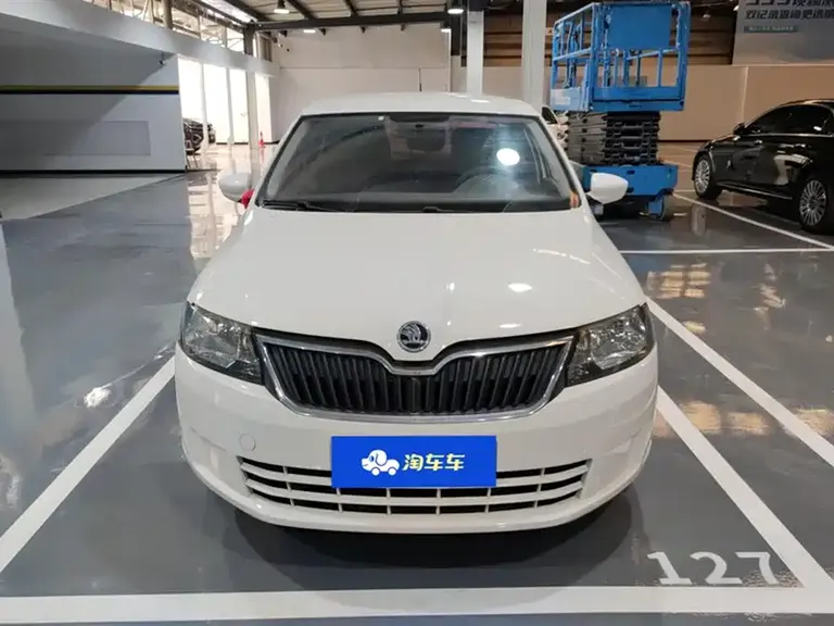 Skoda Rapid 1.6 L Manual Forward