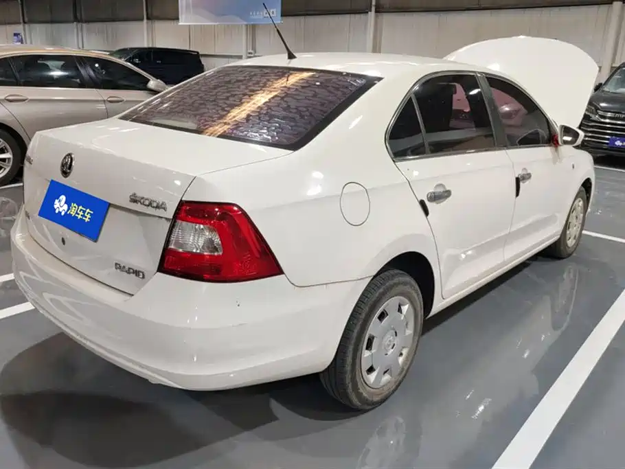 Rapid 1.6 L Manual Forward