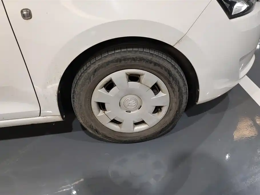Rapid 1.6 L Manual Forward