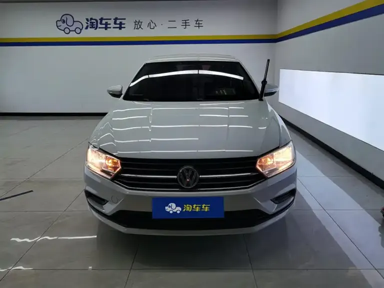 Volkswagen Bora 1.6 L Auto Fashion