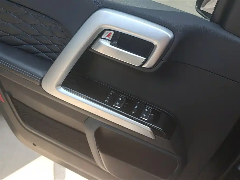 BAIC BJ40 2.0 D Auto 4 WD Blade Hero Swordsman (Front/Rear E-Lock)