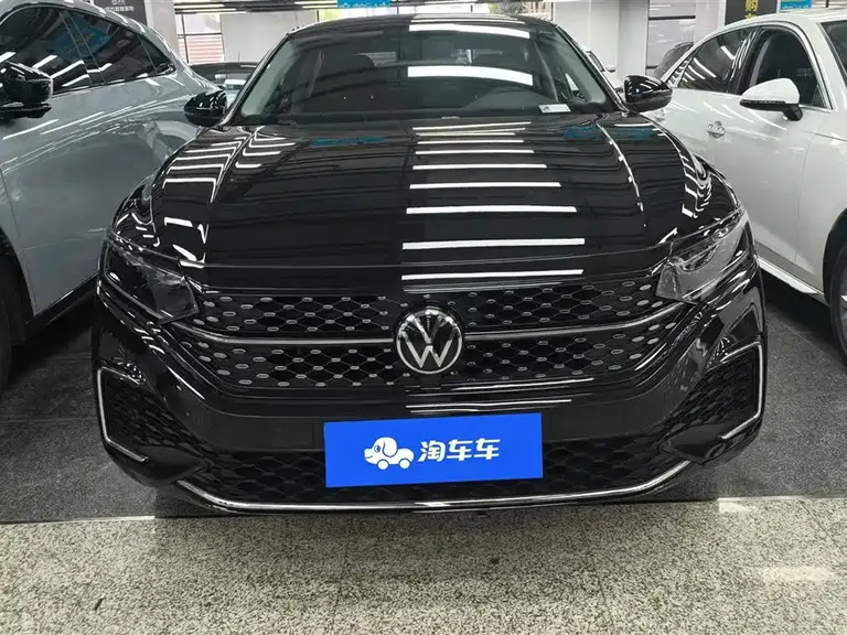Volkswagen Passat 330 TSI Starry Sky Elite