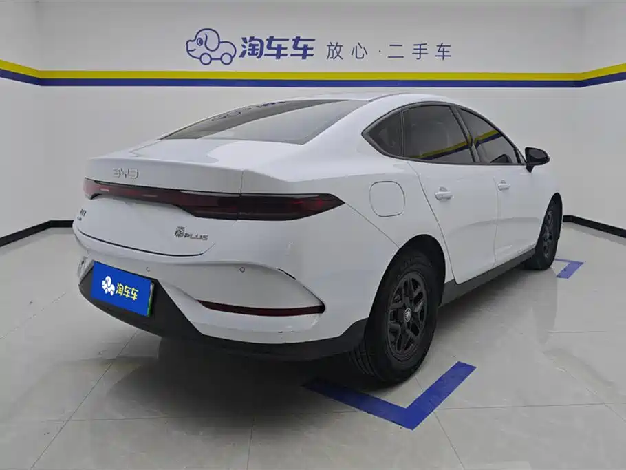 Qin PLUS DM-i Smart Drive 55 KM Leading