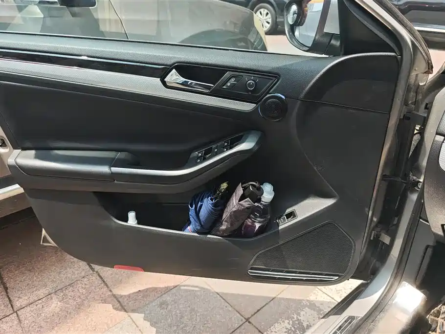 Sagitar 1.6 L Auto Comfort