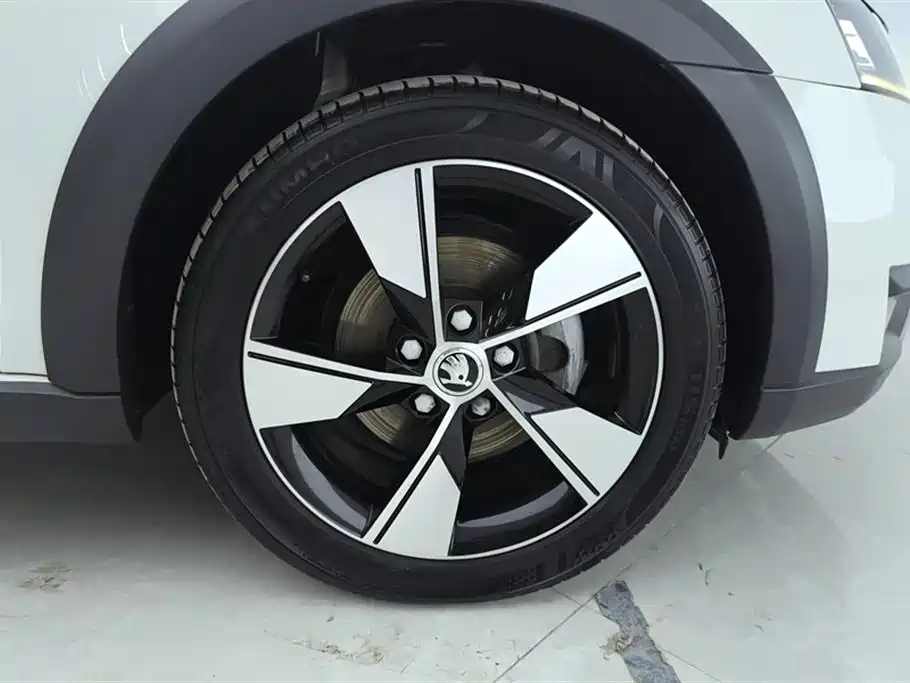 Octavia Wagon TSI280 DSG Luxury CN-VI