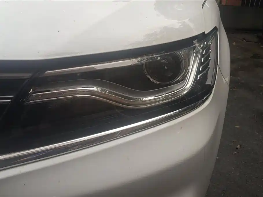 Roewe RX5 20 T 2 WD Manual Flagship