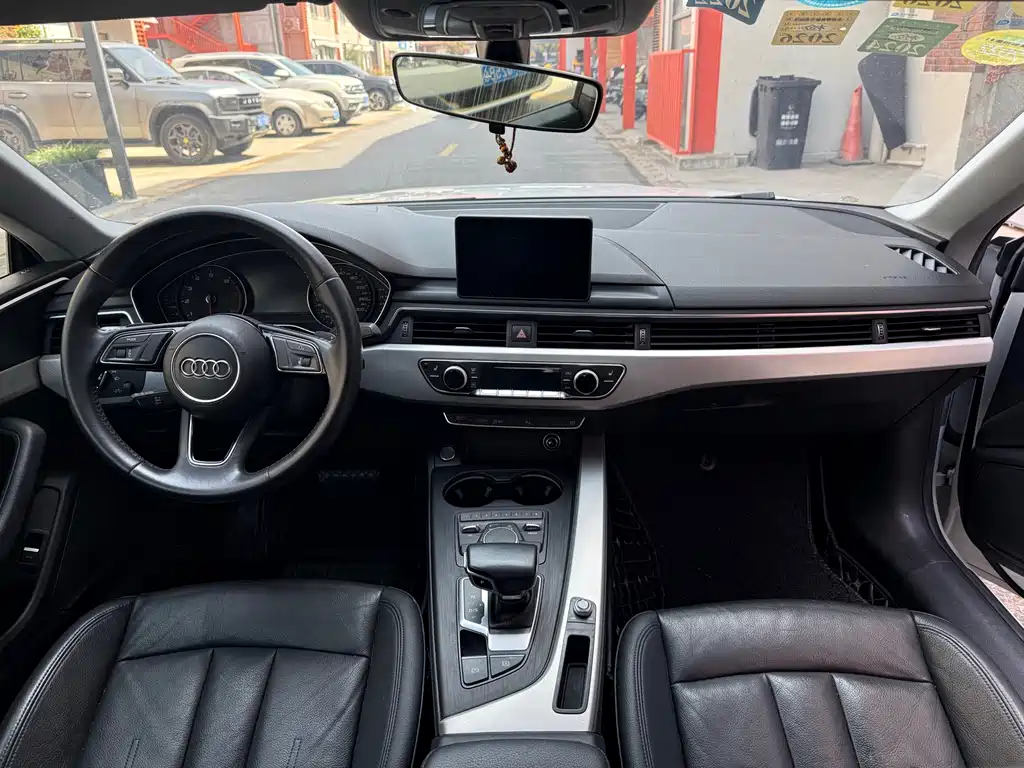 Audi A5 (Import) Coupe 40 TFSI Fashion