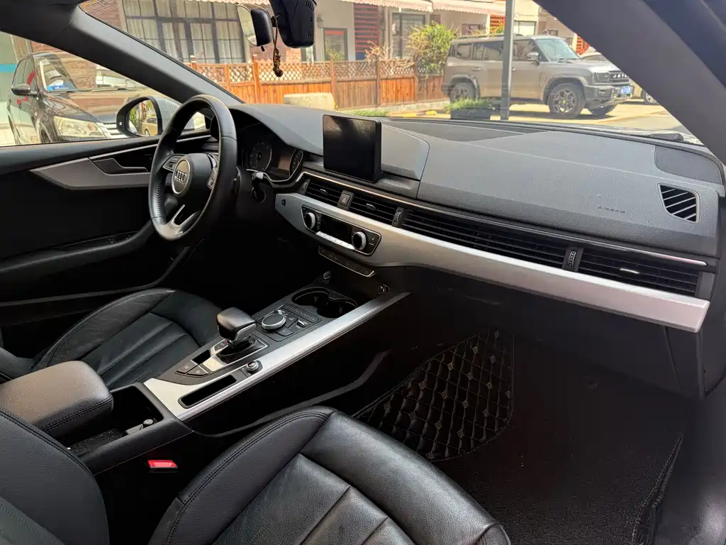 Audi A5 (Import) Coupe 40 TFSI Fashion