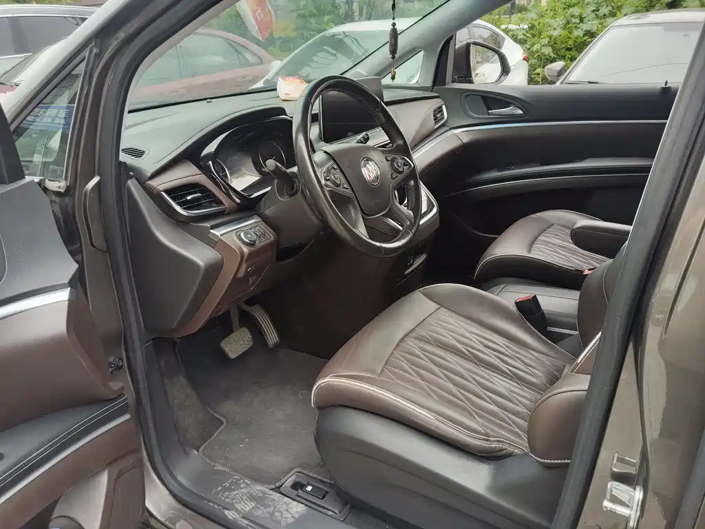 Buick GL8 Land Official Cabin 652 T Luxury