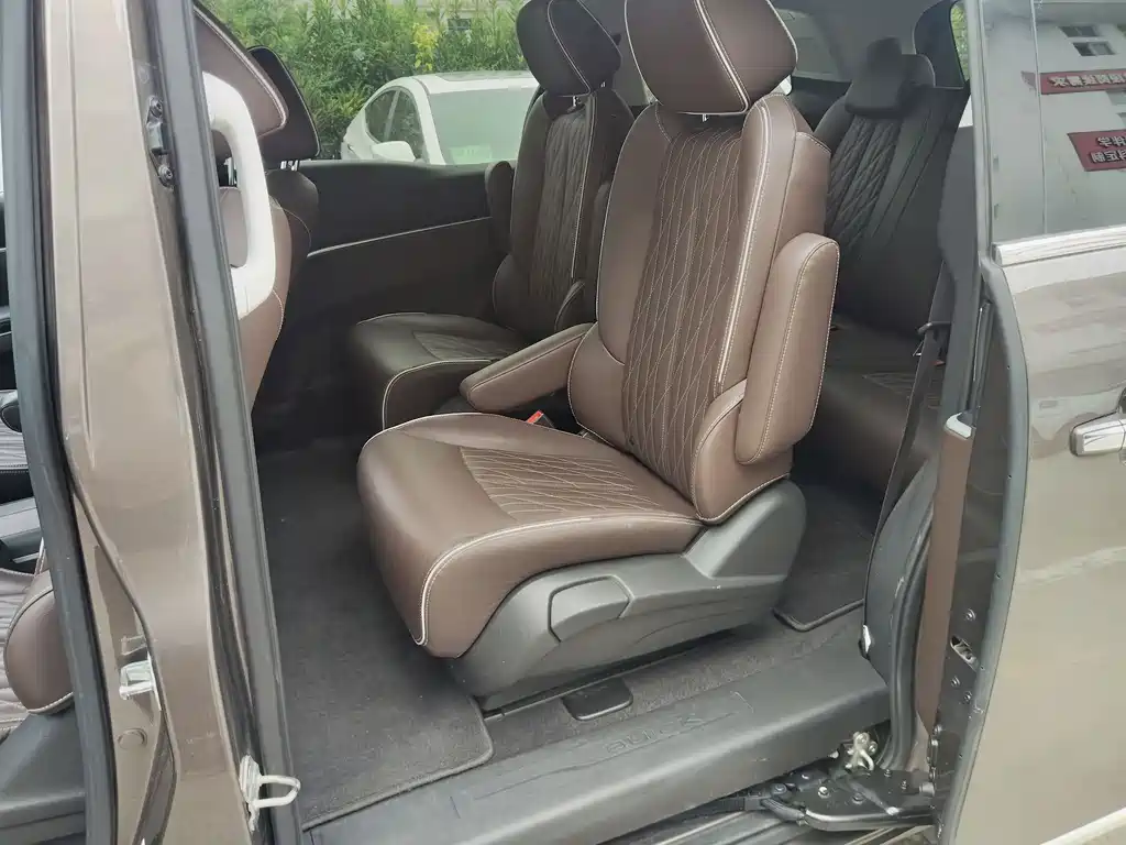 Buick GL8 Land Official Cabin 652 T Luxury