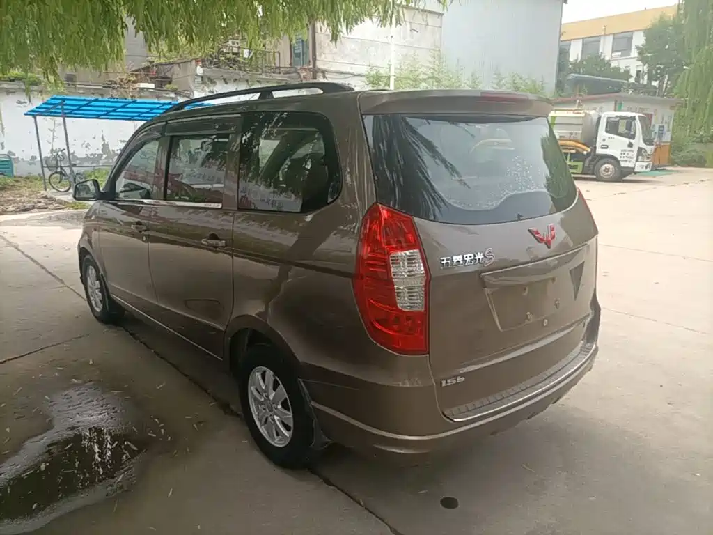 Wuling Hongguang 1.5 L S Standard