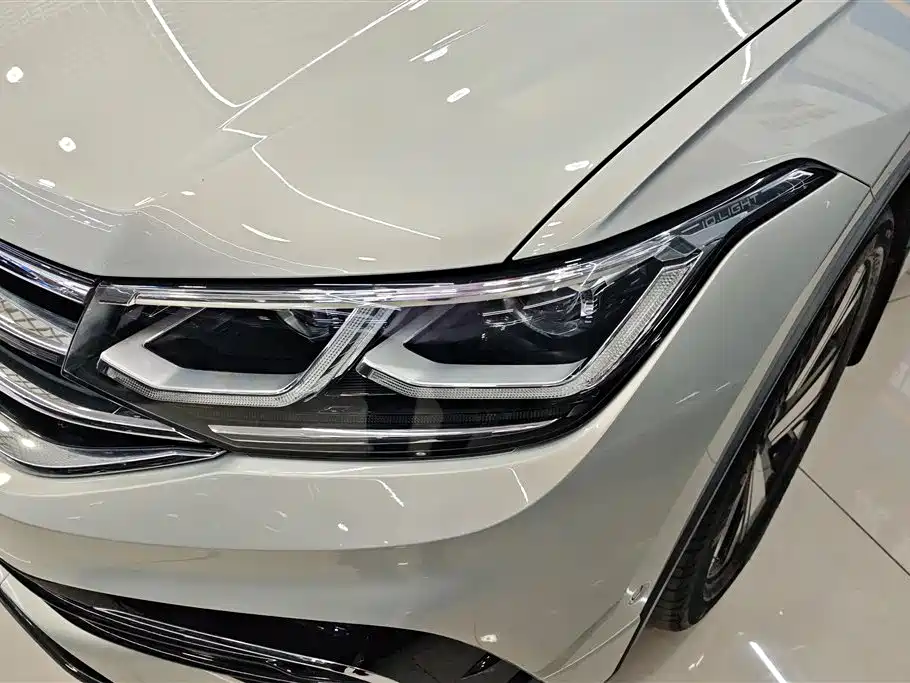 Tiguan L 380 TSI Auto 4 WD R-Line Flagship 7-seat