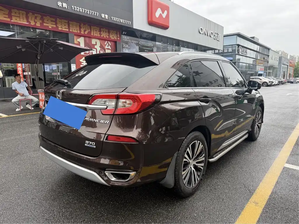 Avancier 370 TURBO 4 WD Premium