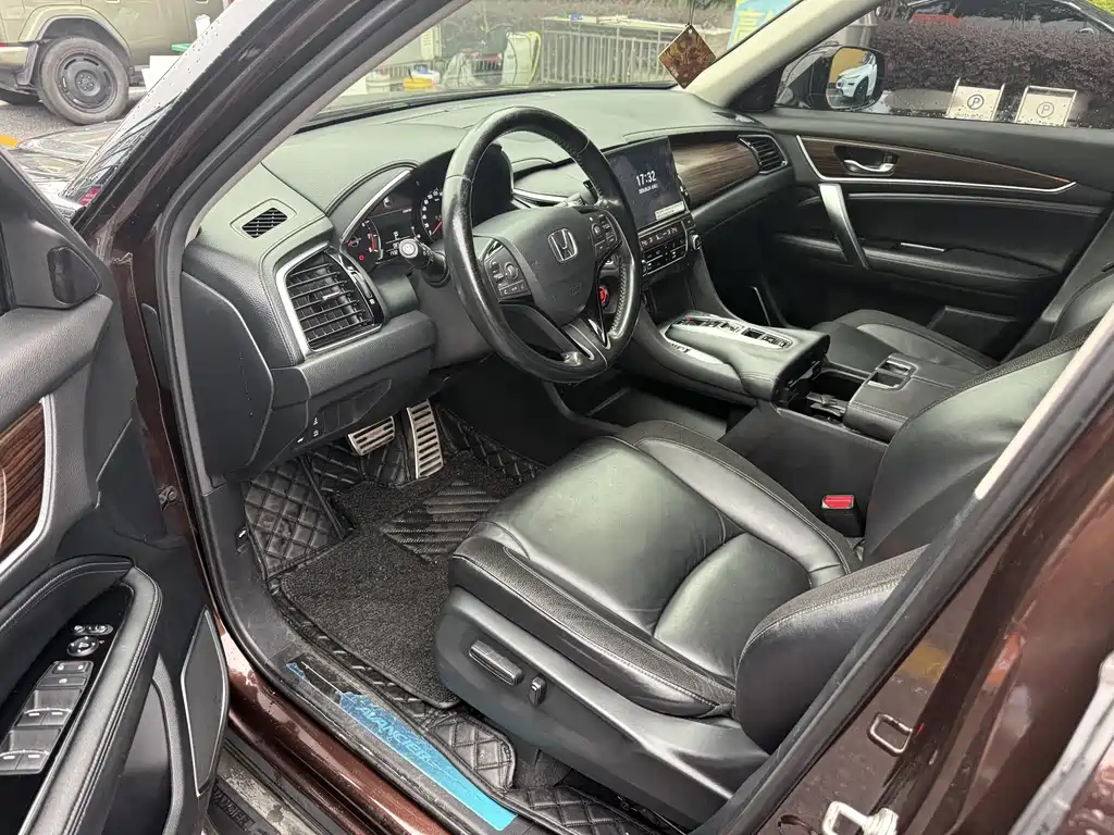 Avancier 370 TURBO 4 WD Premium