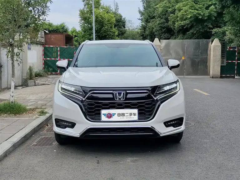 Honda UR-V 370 TURBO 2 WD Graceful