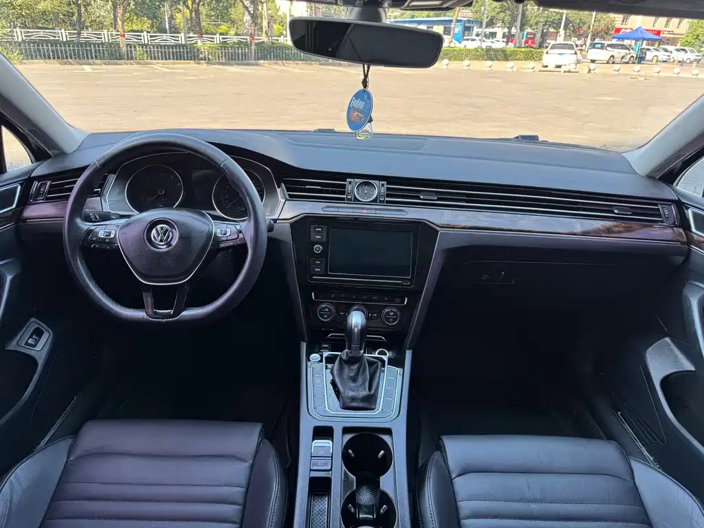 Magotan 330 TSI DSG Luxury CN-V