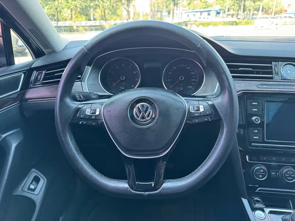 Magotan 330 TSI DSG Luxury CN-V