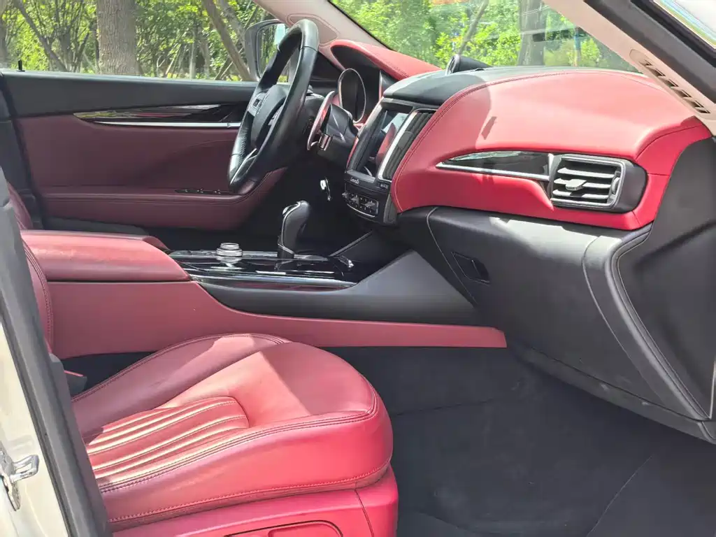 Levante 3.0 T Standard