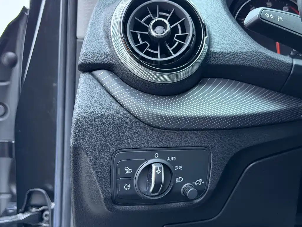 Audi Q2 L 35 TFSI Progressive Dynamic