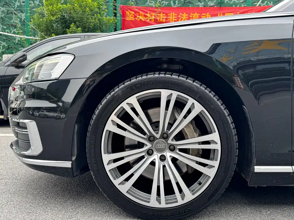 Audi A8 A8 L 55 TFSI quattro Launch Elite