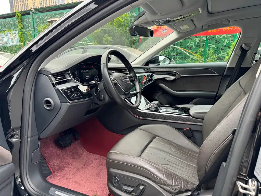 Audi A8 A8 L 55 TFSI quattro Launch Elite