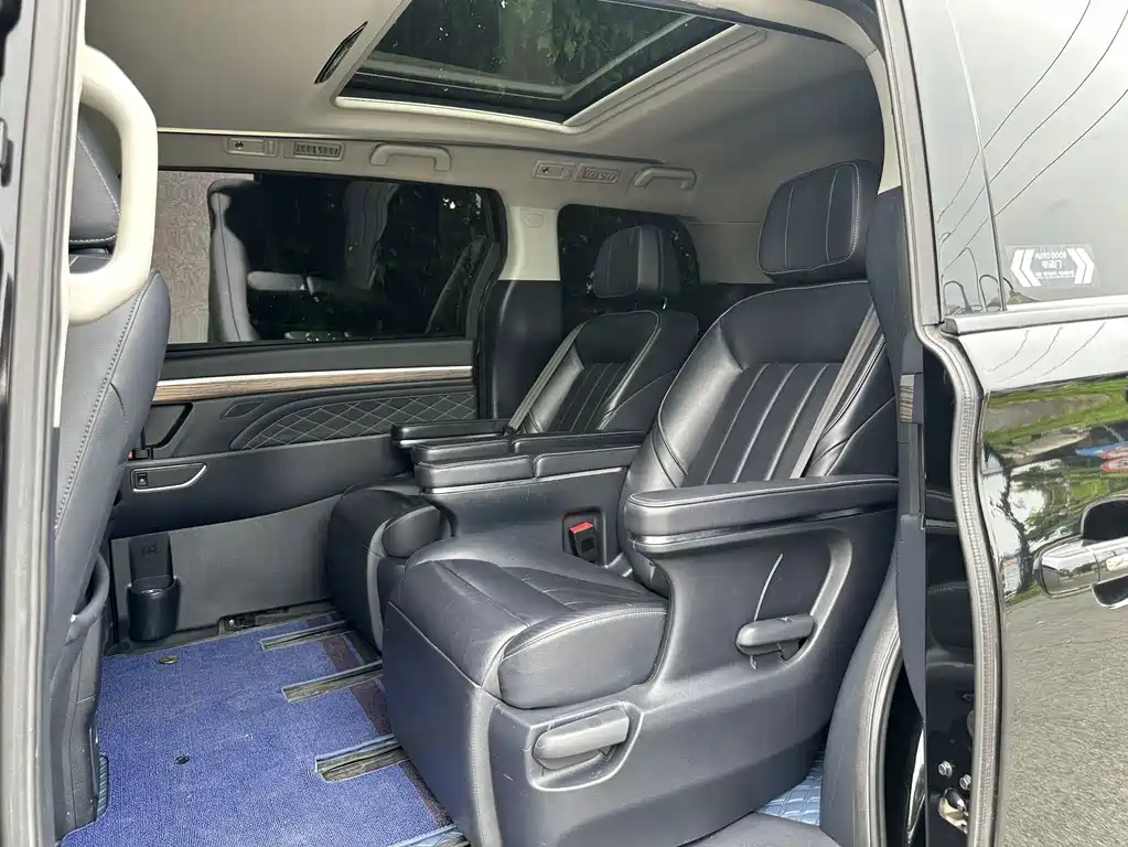GAC Trumpchi M8 320 T Distinguished
