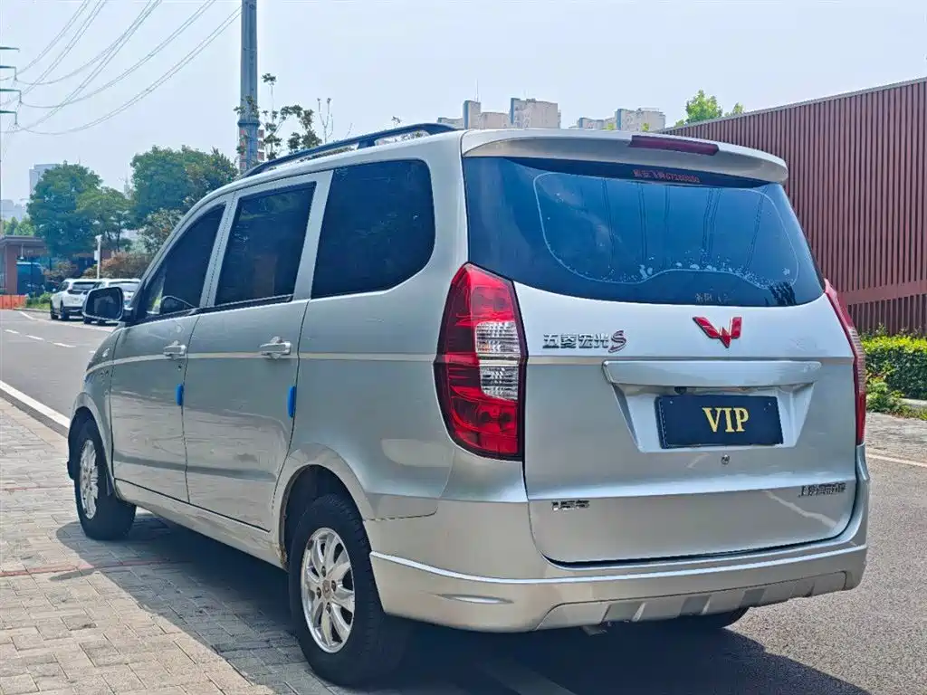 Wuling Hongguang 1.5 L Facelift S Comfort
