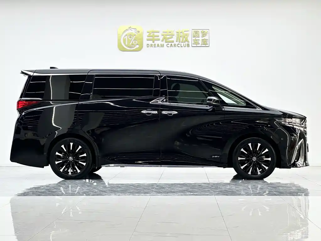Alphard Dual Engine 2.5 L Distinguished