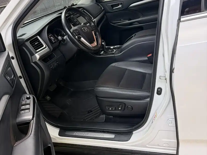 Highlander 2.0 T 2 WD Luxury 7-seat CN-VI