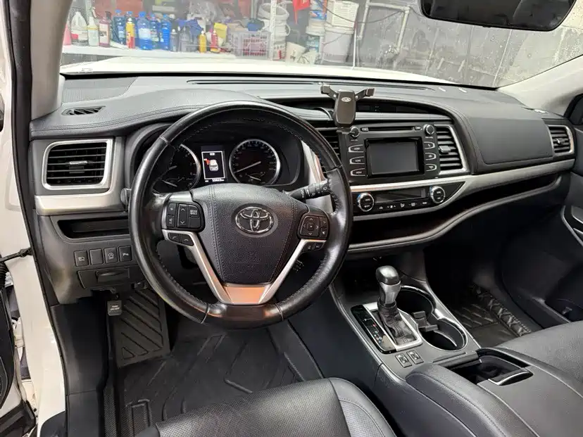 Highlander 2.0 T 2 WD Luxury 7-seat CN-VI