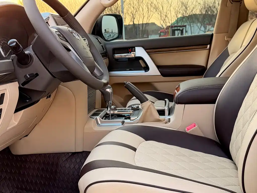 Land Cruiser 4.0 L Auto VX
