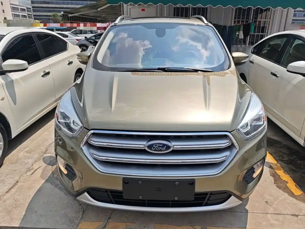 Kuga EcoBoost 180 2 WD Grand Wing