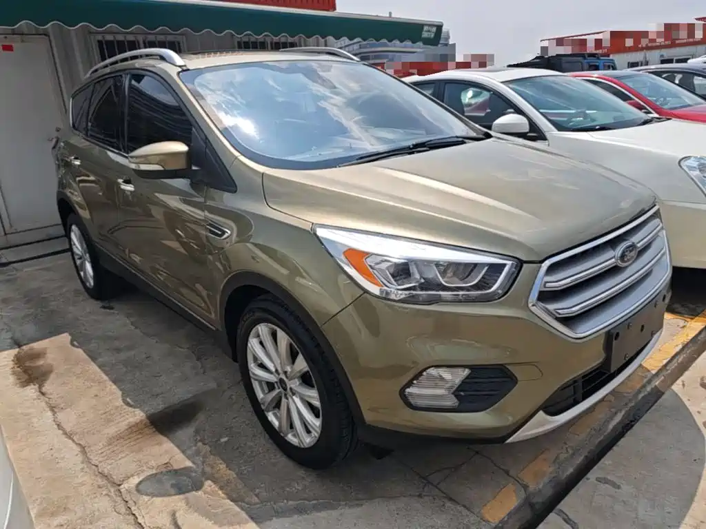 Kuga EcoBoost 180 2 WD Grand Wing